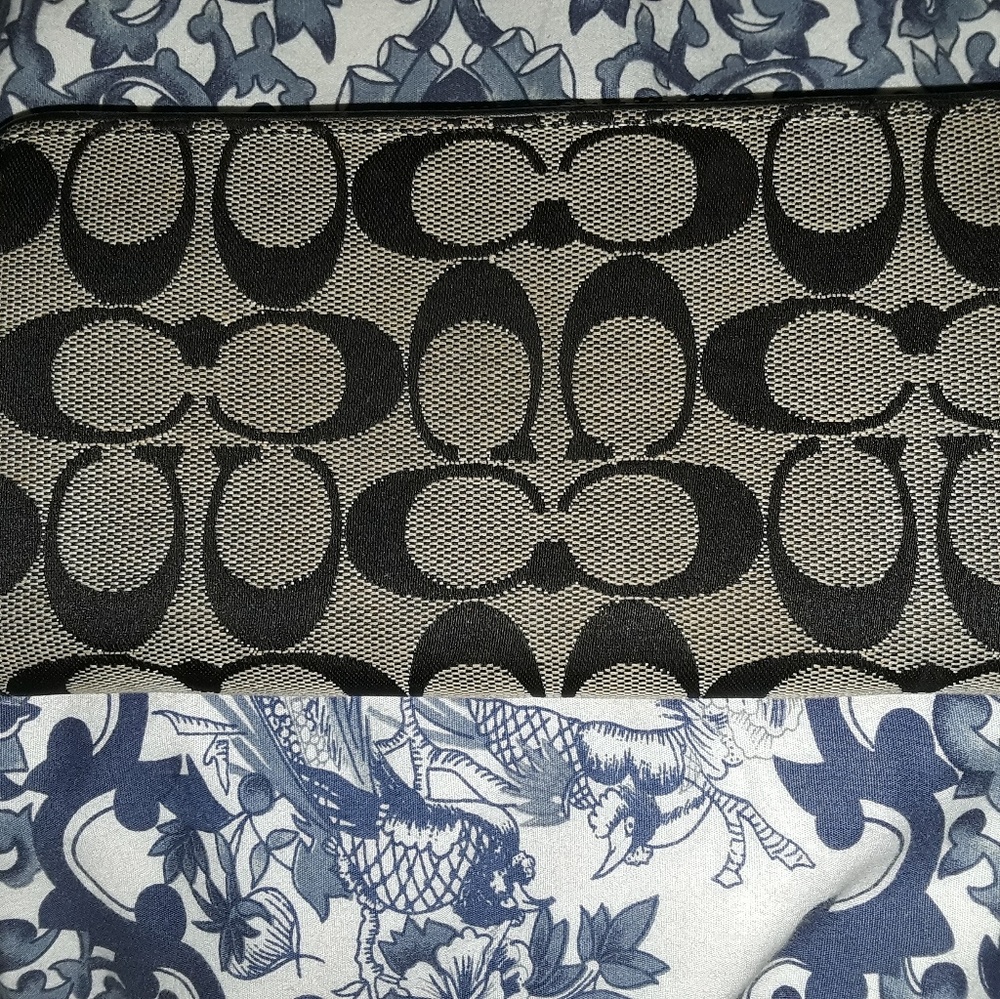 Coach blk on grey wallet